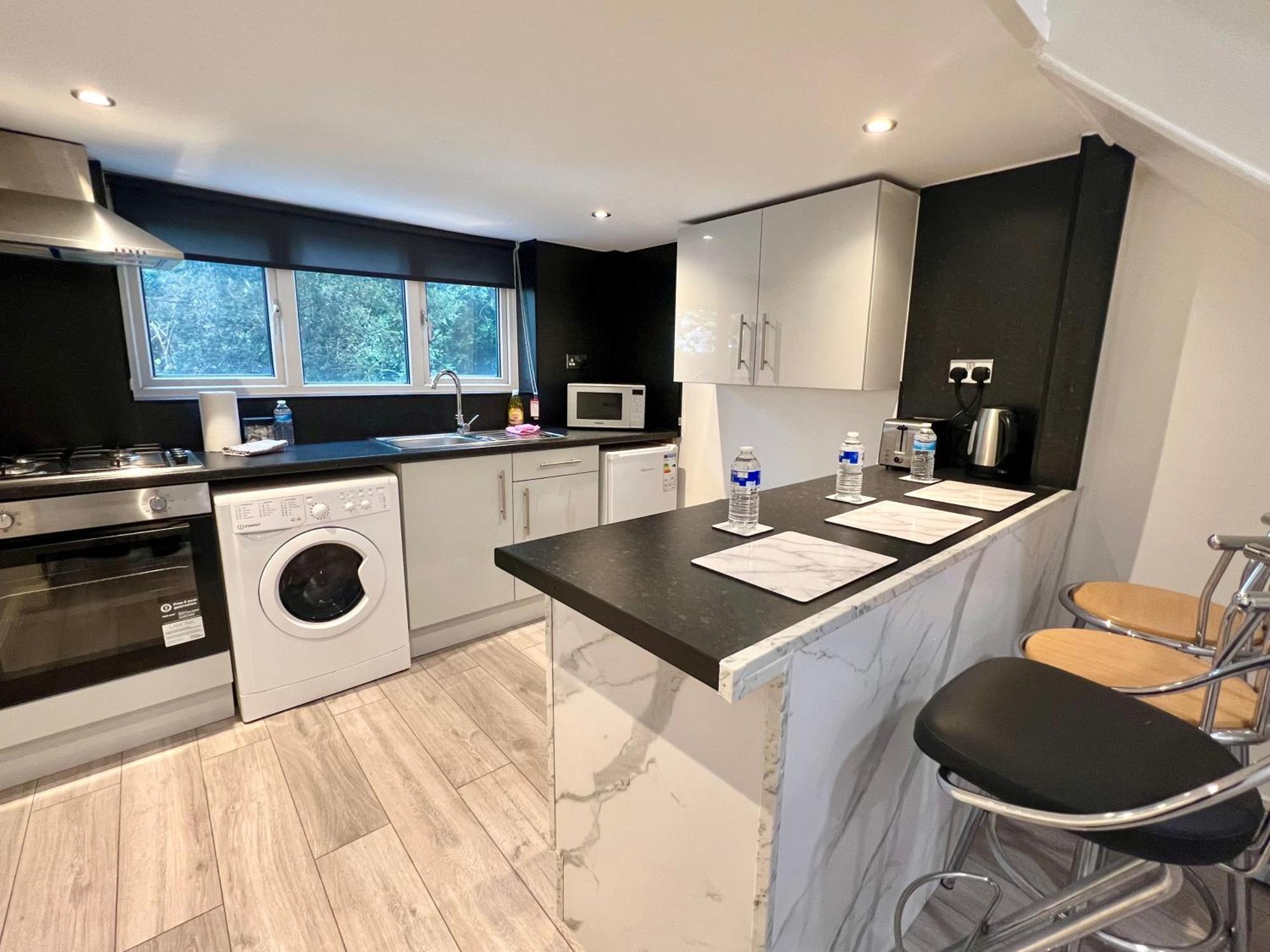 Comfy - Finchley Road * London