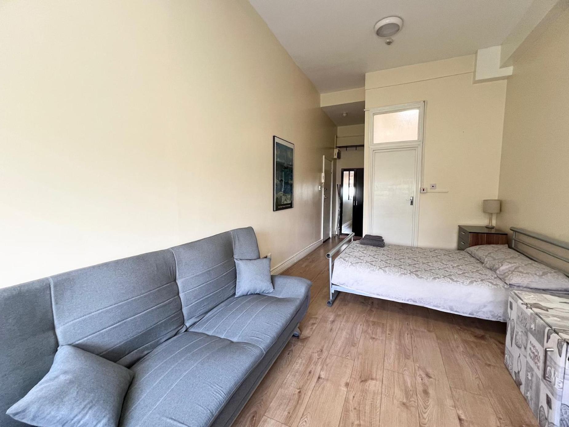Comfy - Finchley Road * London